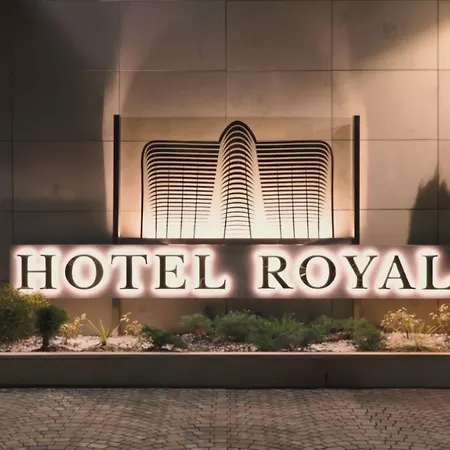 ホテル Royal
